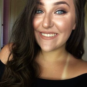 Meet your Posher, Chloe